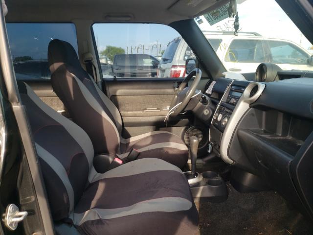 JTLKT324154024958 - 2005 TOYOTA SCION XB BLACK photo 5