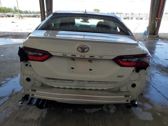4T1G11AK2PU735627 - 2023 TOYOTA CAMRY SE NIGHT SHADE WHITE photo 6