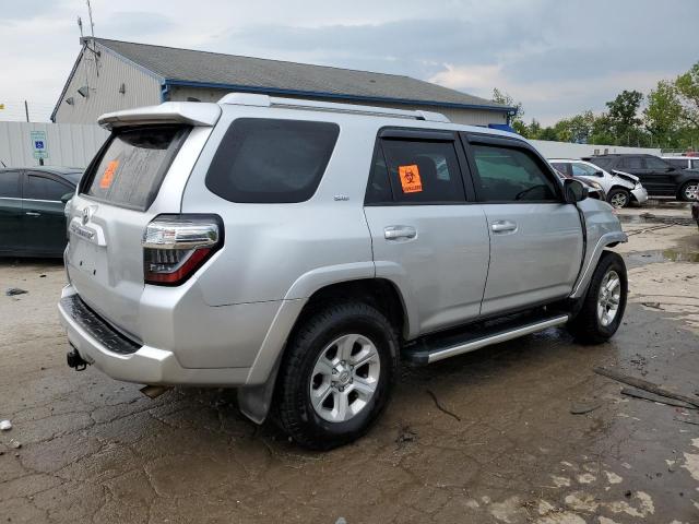 JTEBU5JR6J5509548 - 2018 TOYOTA 4RUNNER SR5/SR5 PREMIUM SILVER photo 3