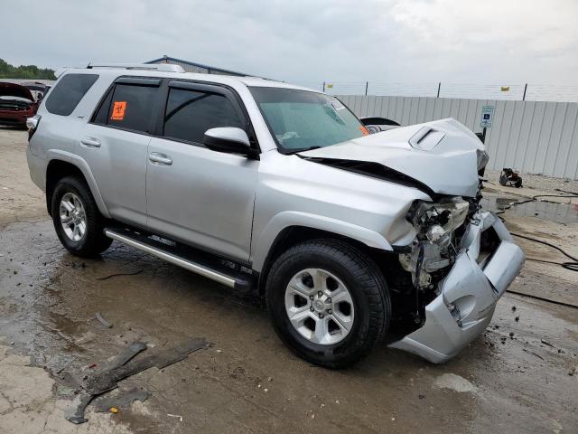 JTEBU5JR6J5509548 - 2018 TOYOTA 4RUNNER SR5/SR5 PREMIUM SILVER photo 4