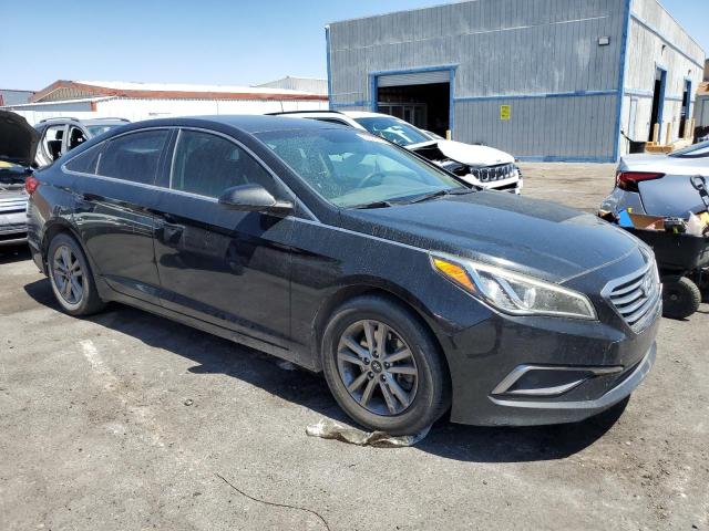 5NPE24AF8HH437589 - 2017 HYUNDAI SONATA SE BLACK photo 4