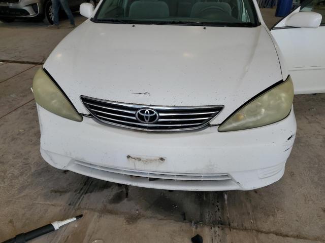 4T1BE32K85U638003 - 2005 TOYOTA CAMRY LE Weiß Foto 11