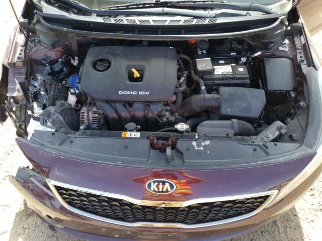 3KPFK4A7XHE129776 - 2017 KIA FORTE LX BURGUNDY photo 11