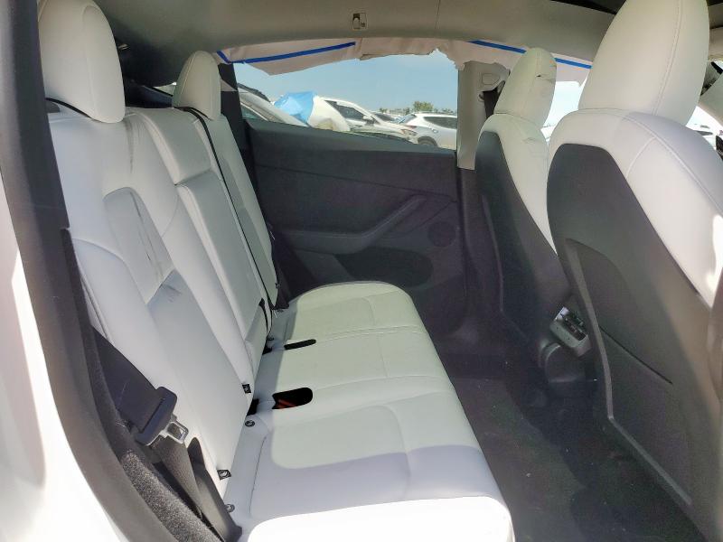 7SAYGDEE1RA332182 - 2024 TESLA MODEL Y 白色 照片 10