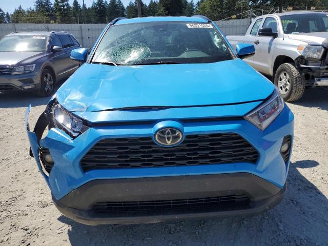 2T3W1RFV8MW175063 - 2021 TOYOTA RAV4 XLE 蓝色 照片 5