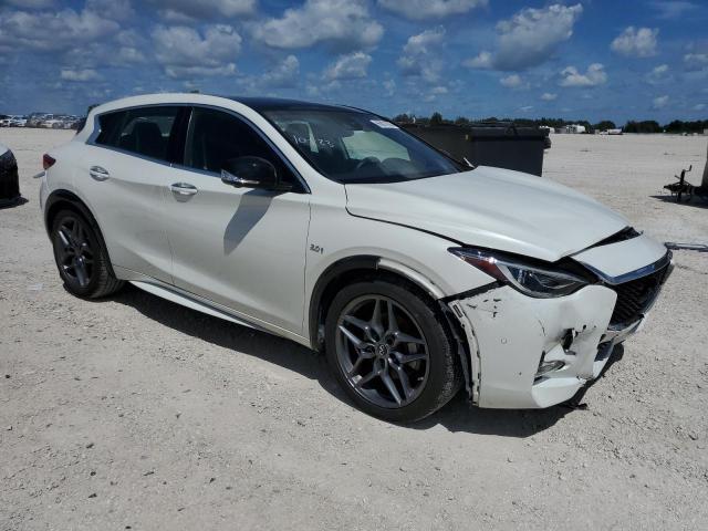 SJKCH5CP5JA043723 - 2018 INFINITI QX30 BASE WHITE photo 4