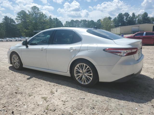 4T1B11HKXKU687660 - 2019 TOYOTA CAMRY L WHITE photo 2
