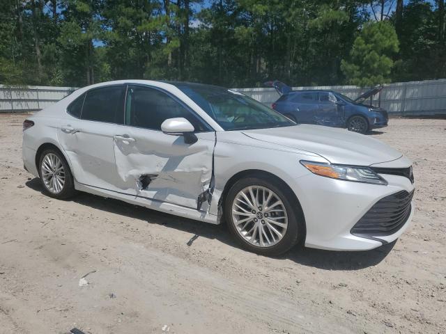 4T1B11HKXKU687660 - 2019 TOYOTA CAMRY L WHITE photo 4