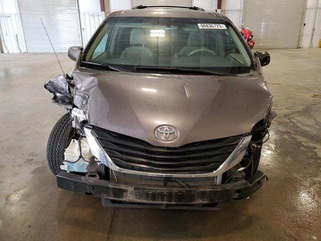 5TDKK3DC8CS256316 - 2012 TOYOTA SIENNA LE GRAY photo 5