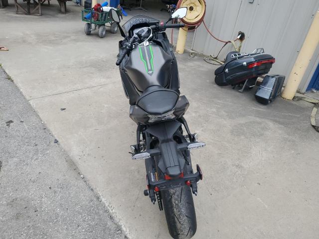 ML5EXER1XRDAC2614 - 2024 KAWASAKI EX650 R GRAY photo 4