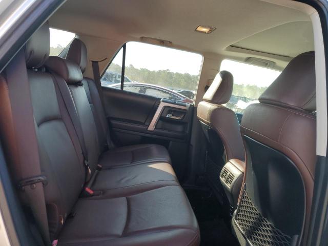 JTEZU5JR4H5156154 - 2017 TOYOTA 4RUNNER SR5 银色 照片 11