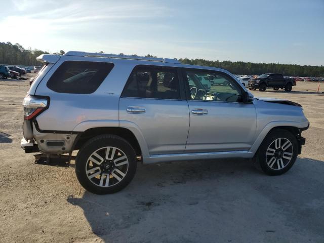 JTEZU5JR4H5156154 - 2017 TOYOTA 4RUNNER SR5 银色 照片 3