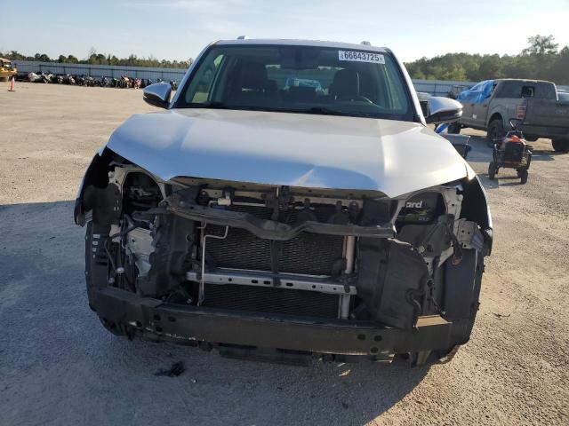 JTEZU5JR4H5156154 - 2017 TOYOTA 4RUNNER SR5 银色 照片 5