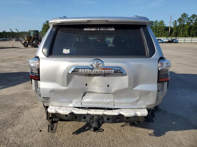 JTEZU5JR4H5156154 - 2017 TOYOTA 4RUNNER SR5 银色 照片 6
