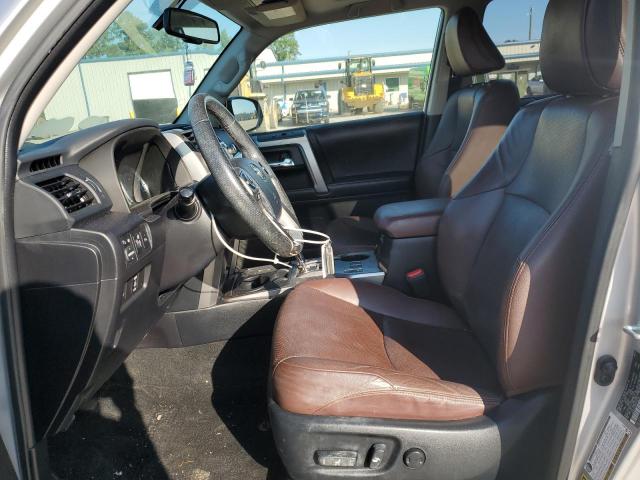 JTEZU5JR4H5156154 - 2017 TOYOTA 4RUNNER SR5 银色 照片 7