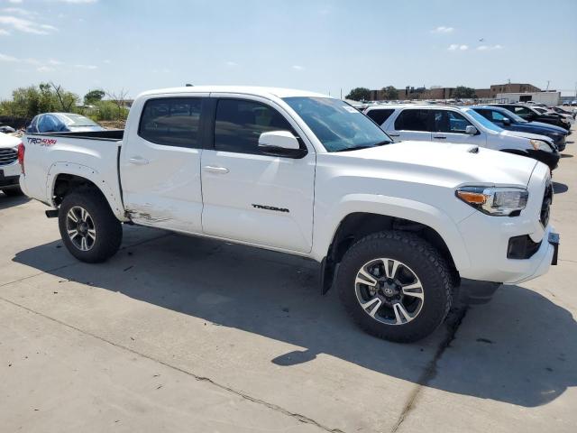 5TFCZ5AN7JX141005 - 2018 TOYOTA TACOMA DOUBLE CAB WHITE photo 4