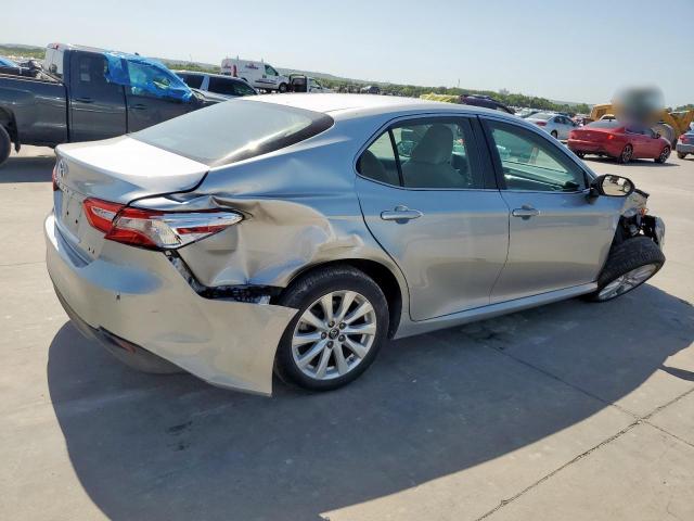 4T1B11HK5JU115216 - 2018 TOYOTA CAMRY L SILVER photo 3