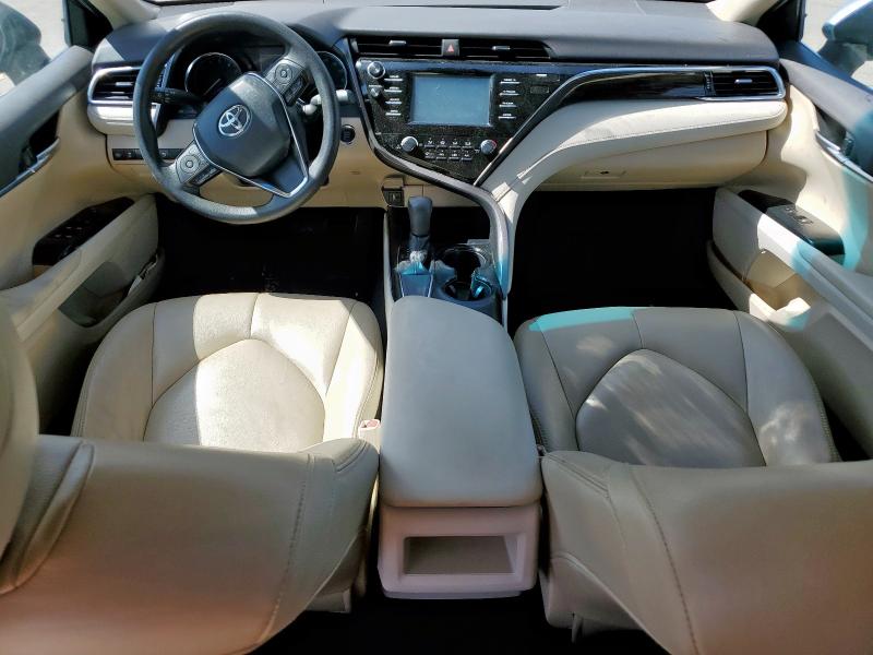 4T1B11HK5JU115216 - 2018 TOYOTA CAMRY L SILVER photo 8