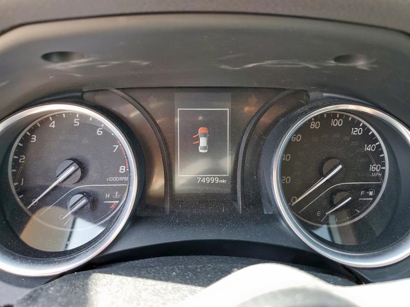 4T1B11HK5JU115216 - 2018 TOYOTA CAMRY L SILVER photo 9