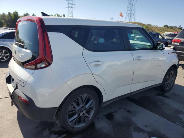 KNDJ33AU3M7766008 - 2021 KIA SOUL EX WHITE photo 3