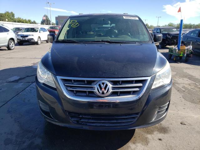 2V4RW3DG7BR625671 - 2011 VOLKSWAGEN ROUTAN SE BLACK photo 5