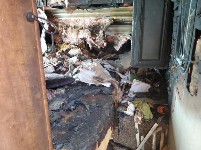 4V0TC3227HJ010511 - 2017 CROS ALL MODELS SILVER photo 5