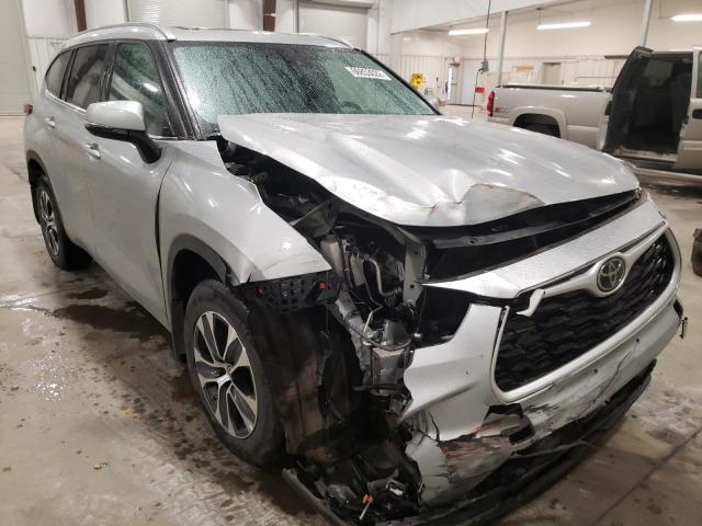 5TDGZRBH9MS529462 - 2021 TOYOTA HIGHLANDER XLE SILVER photo 1