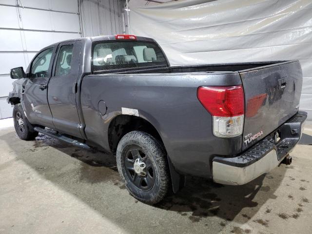 5TFUM5F11BX021985 - 2011 TOYOTA TUNDRA DOUBLE CAB SR5 GRAY photo 2