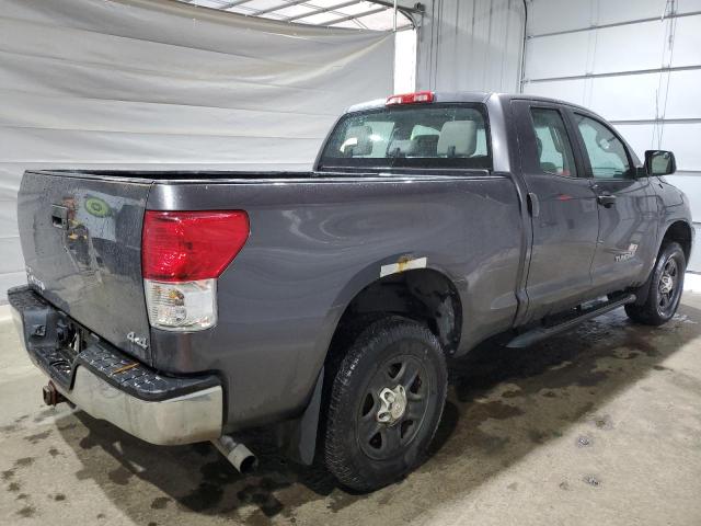 5TFUM5F11BX021985 - 2011 TOYOTA TUNDRA DOUBLE CAB SR5 GRAY photo 3