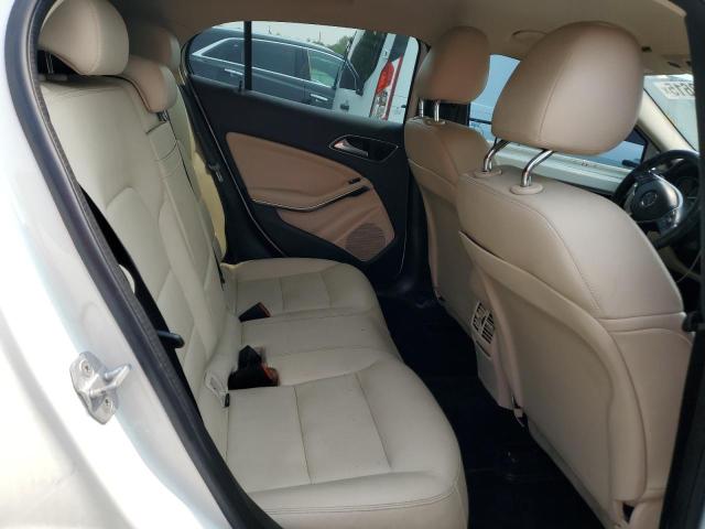 WDCTG4EB8FJ134262 - 2015 MERCEDES-BENZ GLA 250 白色 照片 10