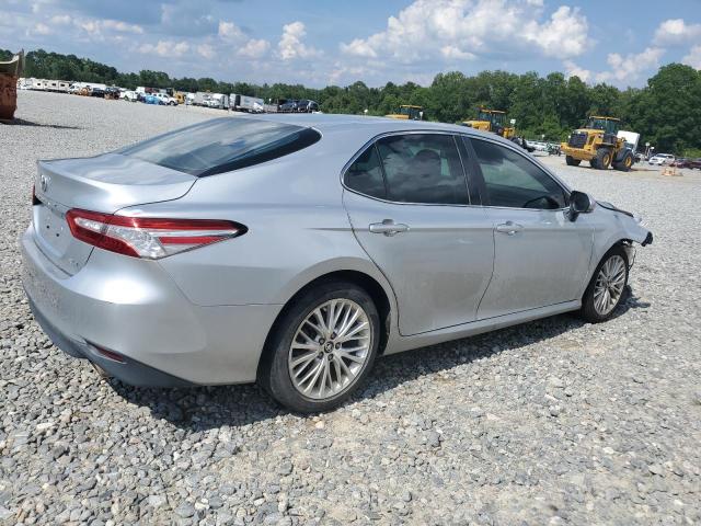 4T1B11HK4JU004172 - 2018 TOYOTA CAMRY L SILVER photo 3