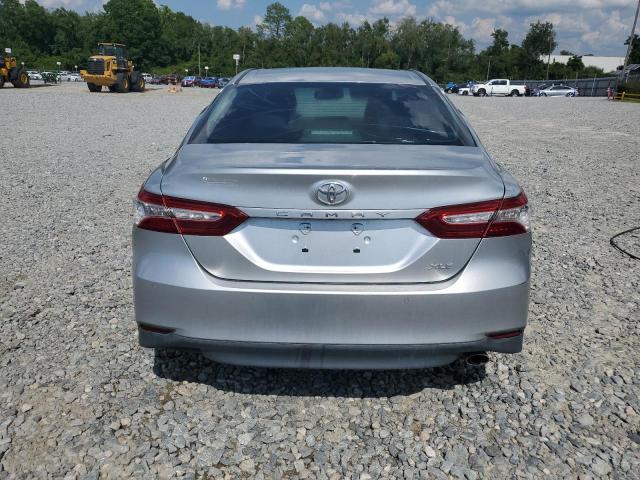 4T1B11HK4JU004172 - 2018 TOYOTA CAMRY L SILVER photo 6
