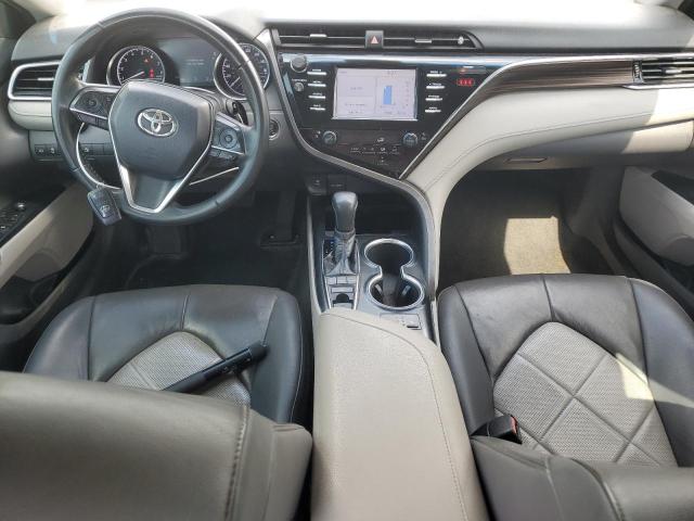4T1B11HK4JU004172 - 2018 TOYOTA CAMRY L SILVER photo 8
