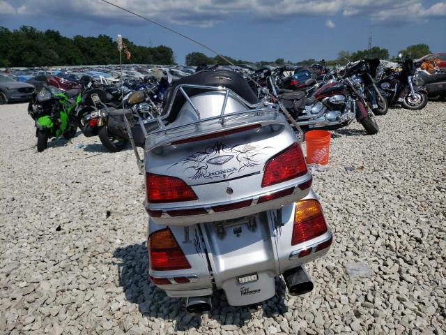 1HFSC47055A411592 - 2005 HONDA GL1800 SILVER photo 4