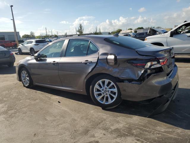 4T1C11AK2PU131784 - 2023 TOYOTA CAMRY LE GRAY photo 2