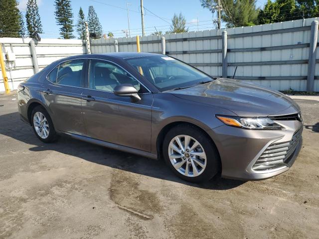 4T1C11AK2PU131784 - 2023 TOYOTA CAMRY LE GRAY photo 4