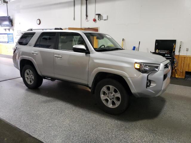 JTEMU5JR4M5906513 - 2021 TOYOTA 4RUNNER SR5/SR5 PREMIUM SILVER photo 4