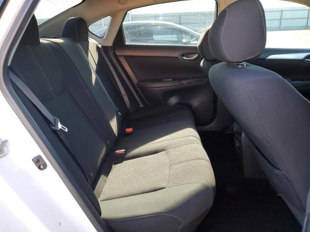 3N1AB7AP7JY245603 - 2018 NISSAN SENTRA S 白色 照片 10