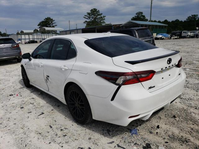 4T1G11AK7PU774178 - 2023 TOYOTA CAMRY SE NIGHT SHADE WHITE photo 2