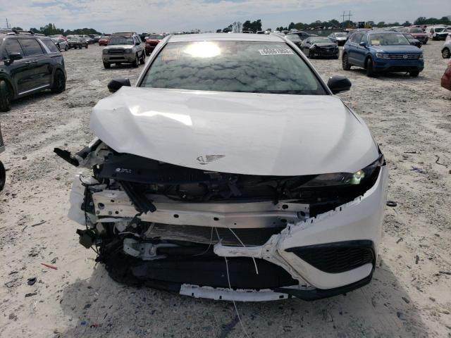 4T1G11AK7PU774178 - 2023 TOYOTA CAMRY SE NIGHT SHADE WHITE photo 5