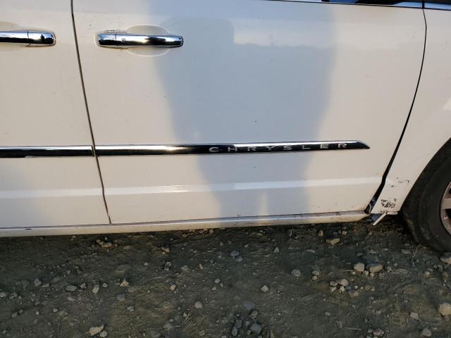 2A4RR8DG7BR782240 - 2011 CHRYSLER TOWN & COU TOURING L WHITE photo 9