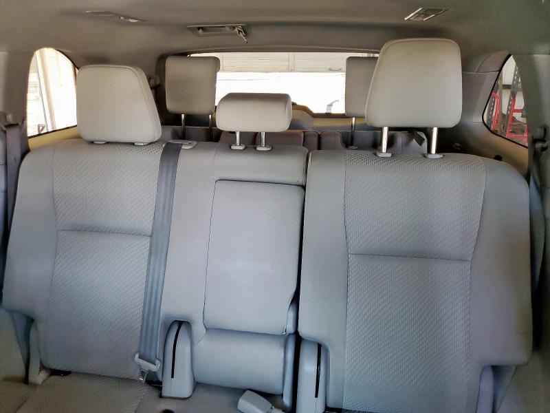 5TDZARFH9KS043578 - 2019 TOYOTA HIGHLANDER LE SILVER photo 10