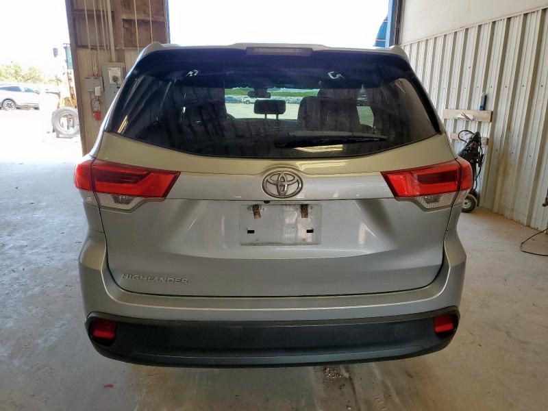 5TDZARFH9KS043578 - 2019 TOYOTA HIGHLANDER LE SILVER photo 6