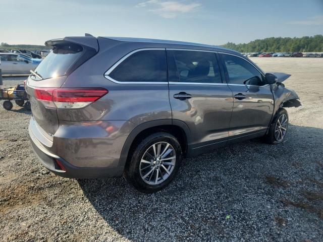 5TDKZRFH5JS526736 - 2018 TOYOTA HIGHLANDER SE Gri fotoğraf 3