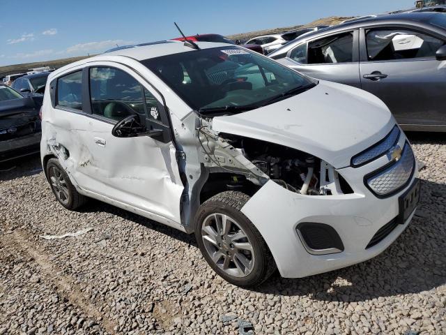 KL8CL6S05GC600809 - 2016 CHEVROLET SPARK EV 2LT WHITE photo 4