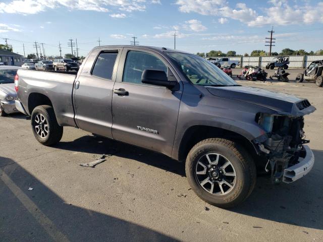 5TFUM5F11FX061375 - 2015 TOYOTA TUNDRA DOUBLE CAB SR/SR5 GRAY photo 4