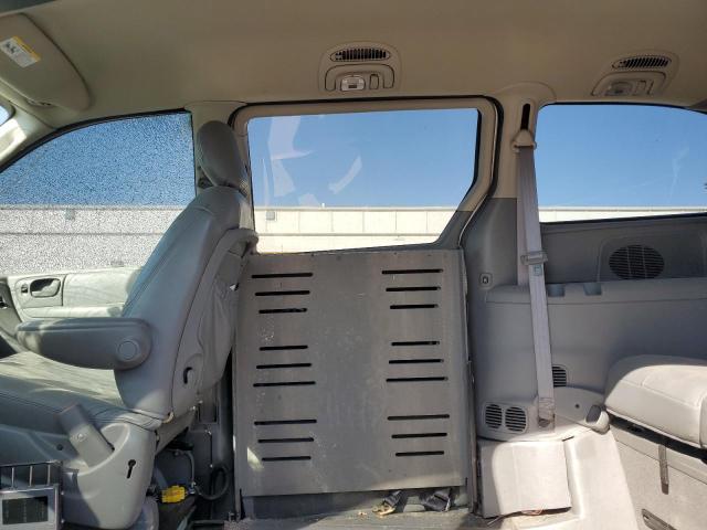 2C4GP54L35R534716 - 2005 CHRYSLER TOWN & COU TOURING SILVER photo 11