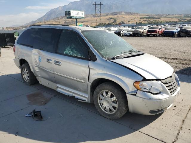 2C4GP54L35R534716 - 2005 CHRYSLER TOWN & COU TOURING SILVER photo 4