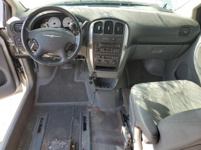 2C4GP54L35R534716 - 2005 CHRYSLER TOWN & COU TOURING SILVER photo 8