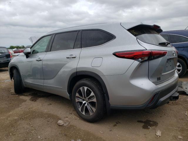 5TDGZRBH5NS246803 - 2022 TOYOTA HIGHLANDER XLE SILVER photo 2